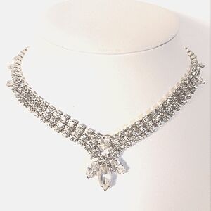 Vintage Diamante Necklace in Silver Toned Setting. Length 16in